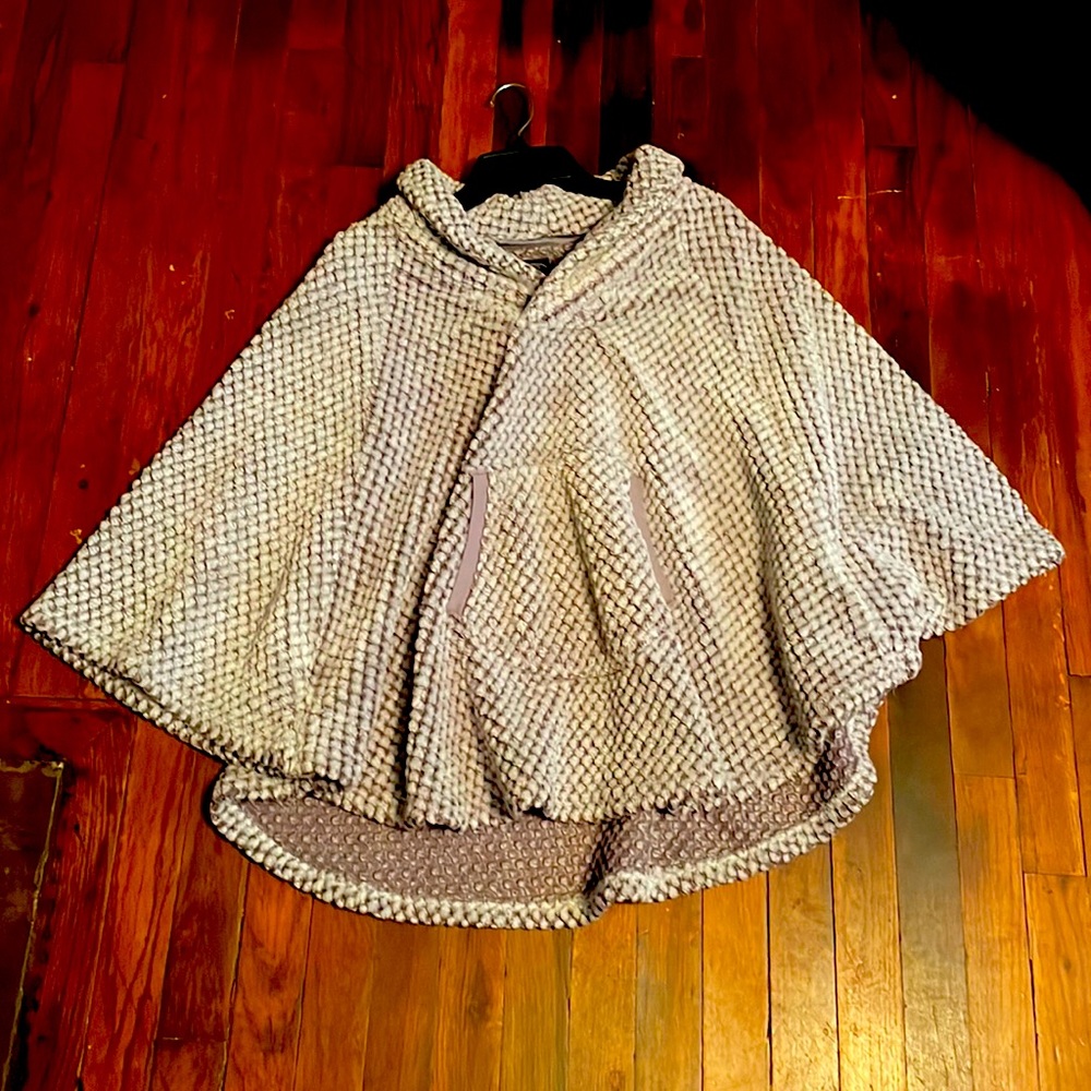Laura Ashley Poncho Shawl Tufted Wrap Collar Kangaroo Pocket Gray Size S/M